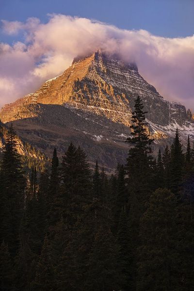 Jaynes Gallery 아티스트의 USA-Montana-Glacier National Park Reynolds Mountain at sunrise작품입니다.